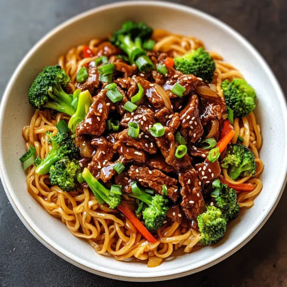 A bowl of noodles with meat and vegetables.