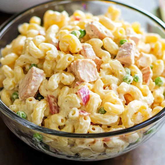 A bowl of macaroni and cheese.
