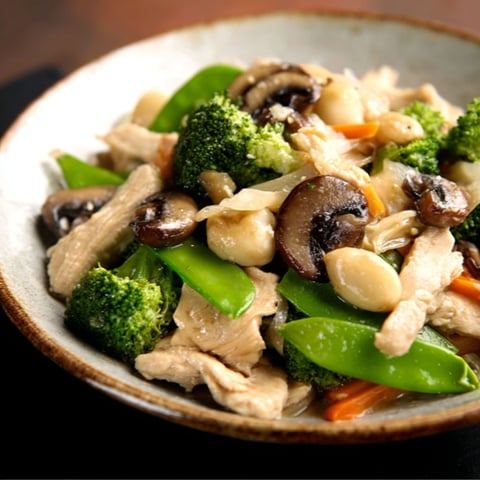 A plate of Moo Goo Gai Pan Dish.